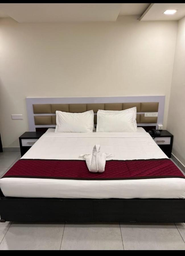 Clarks Inn Express ,Sirkazhi Bagian luar foto
