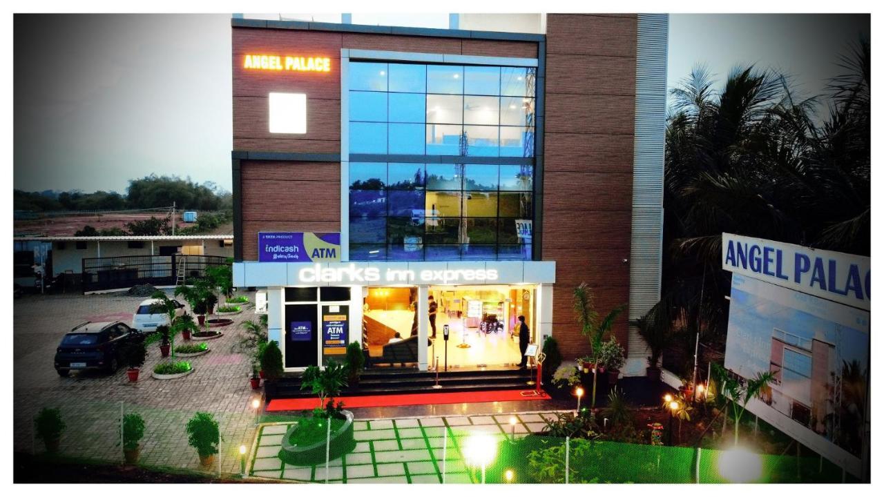 Clarks Inn Express ,Sirkazhi Bagian luar foto